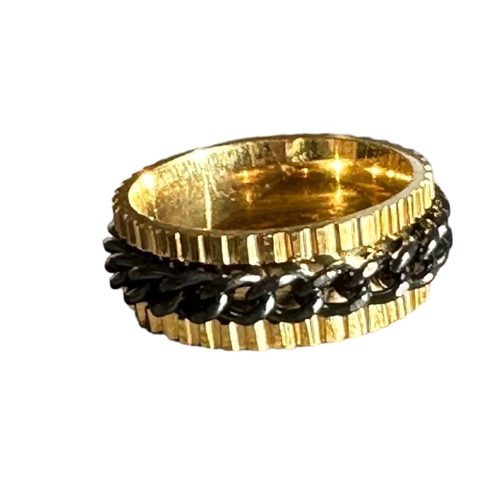 SALE! Unisex Ribbed Gold Ring with Black Chain